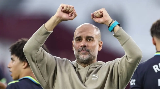 Pep Guardiola ở lại Man City.