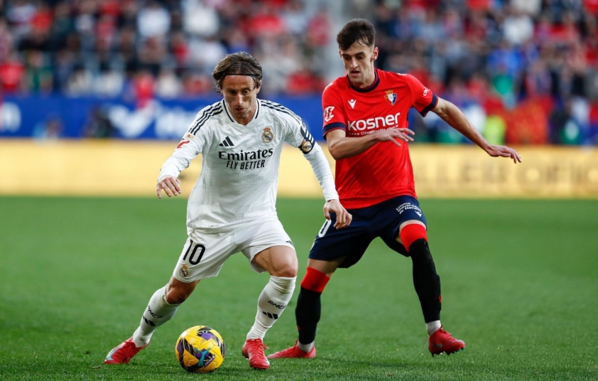 Real Madrid chấp nhận chia điểm trên sân Osasuna.