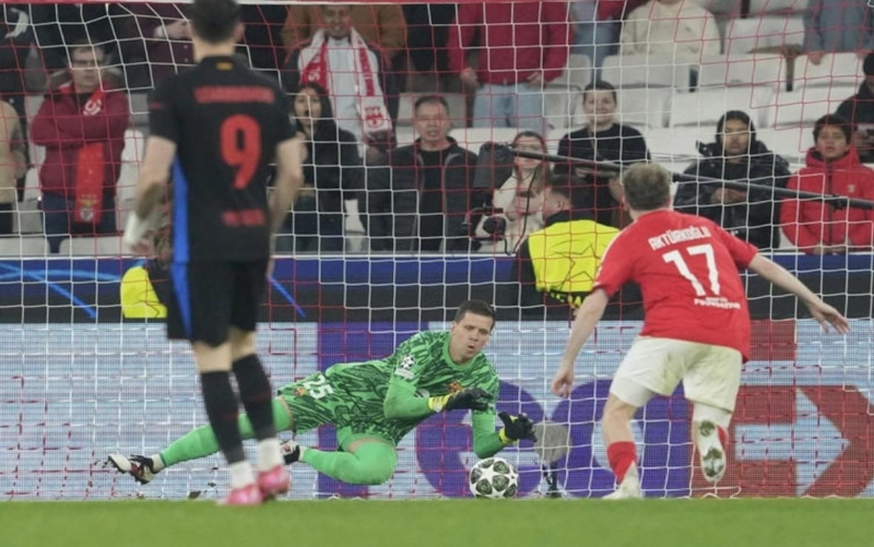 Szczesny đã có tới 8 pha cứu thua mười mươi trước Benfica