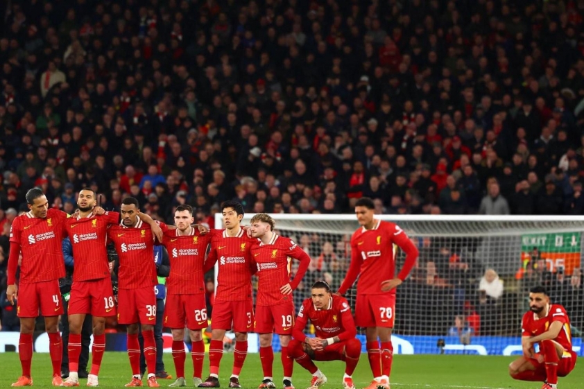 Liverpool gục ngã trên chấm 11m trước PSG