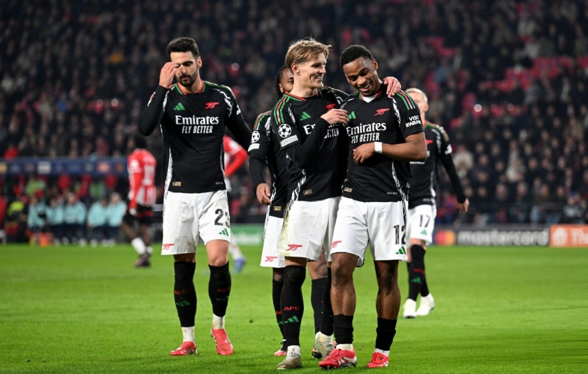 Arsenal giành chiến thắng hủy diệt trước PSV