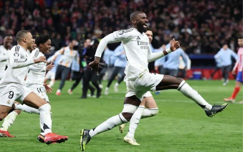 Rudiger ăn mừng tình huống đá penalty cuối cùng của Real Madrid